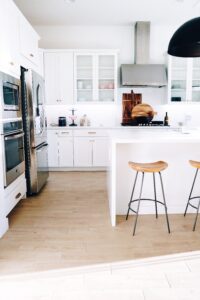 Vertical ceramic tile pattern for kitchen floor